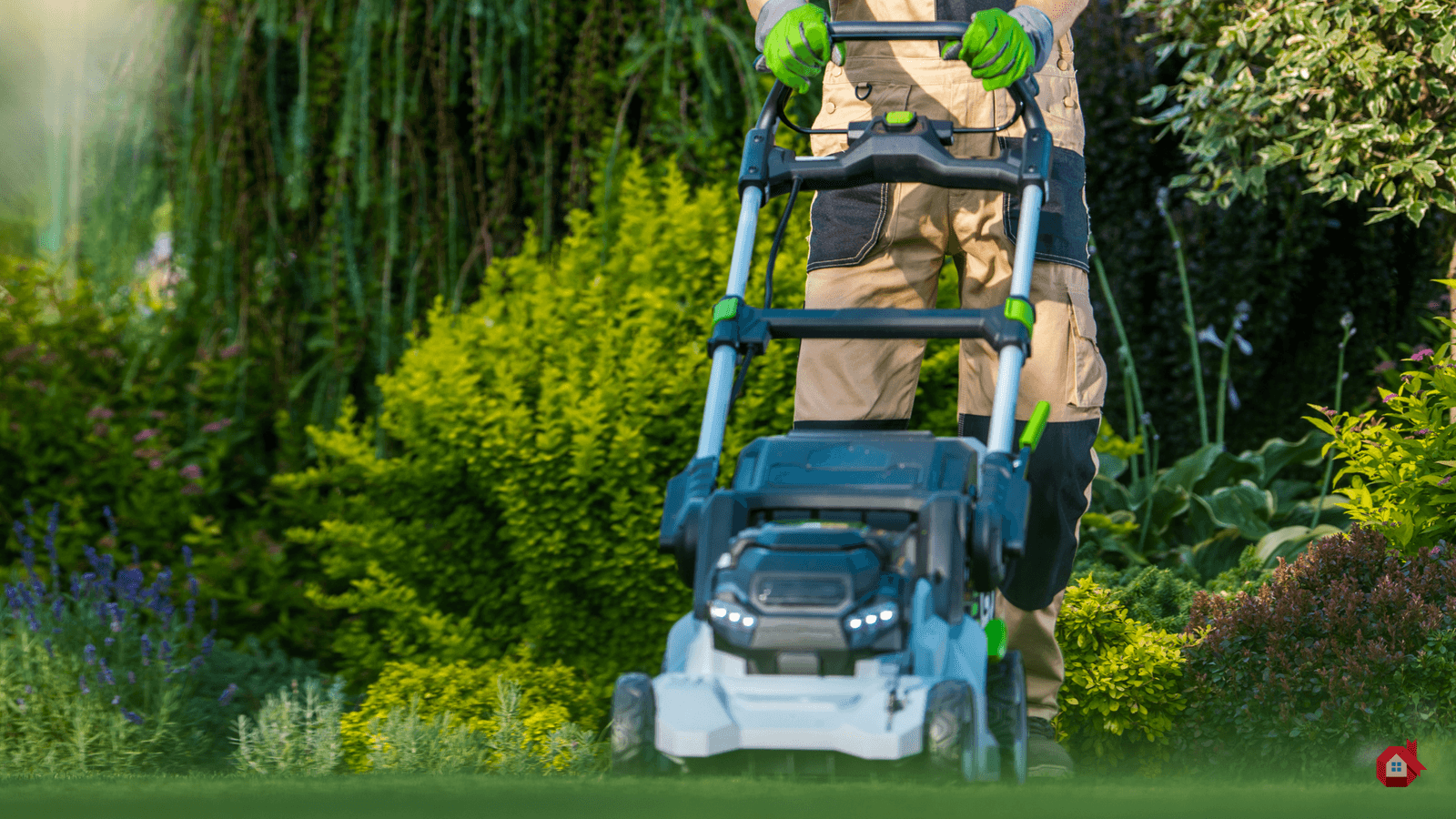 entrepreneur qui tond le gazon 