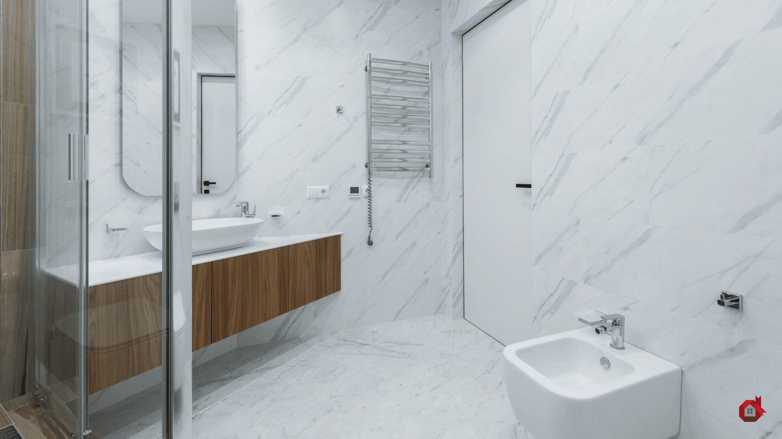 Salle de bain moderne avec bidet