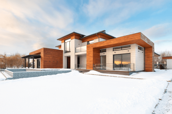 Maison moderne avec revêtement extérieur en bois