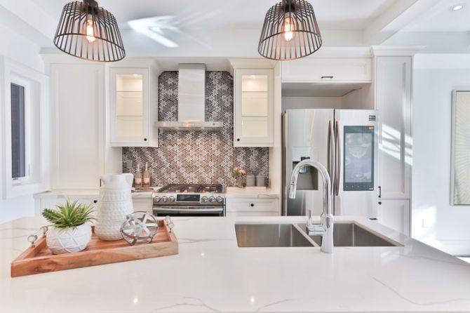 condo kitchen modern backsplash_condo cuisine dosseret moderne