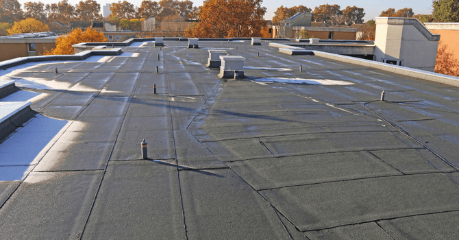 la membrane élastomère - toit d'immeuble