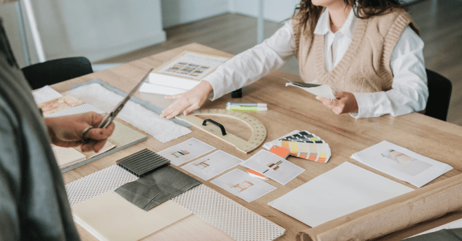 La différence entre un décorateur et un designer d'intérieur