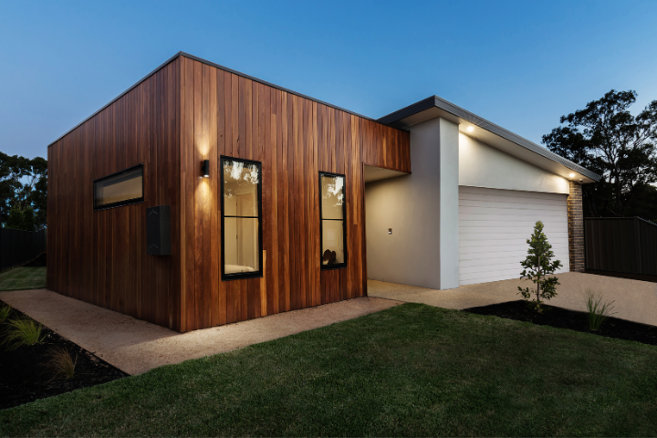 Extension de maison avec revêtement extérieur en bois
