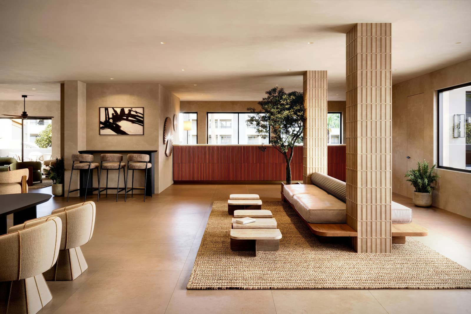 Intérieur résidentiel moderne à aire ouverte avec mobilier contemporain, colonnes décoratives, grandes fenêtres et finitions chaleureuses en bois