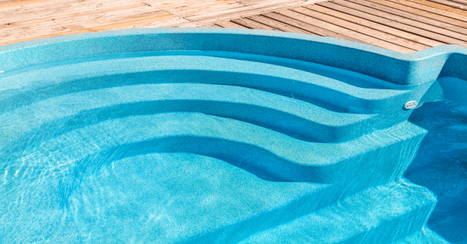 installation et la construction d’une piscine en fibre de verre