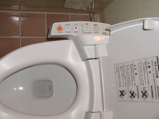 toilettes japonaises_Les toilettes du futur : les options de haute technologie