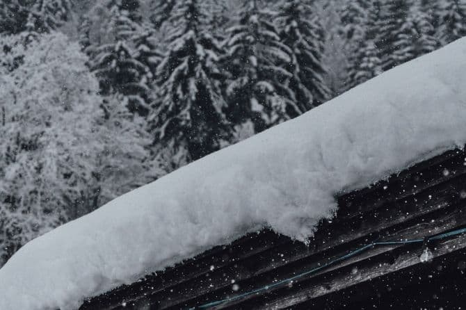 gutters with snow in them_renoquotes.com_gouttières avec neige