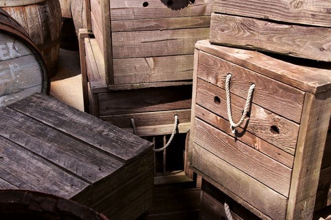 Boîtes de rangement en bois_Aménagement sous les combles et les escaliers: deux solutions de rangement 