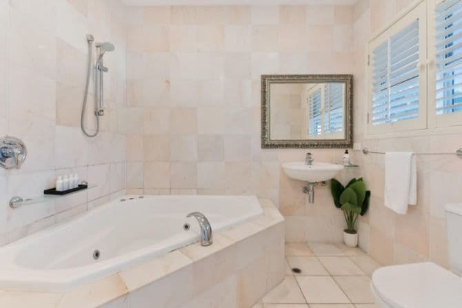 tuiles de céramique salle de bain_ceramic tiles bathroom