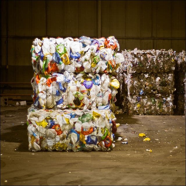 Balot de matériaux recyclés_10-conseils-pour-renovations-ecologiques