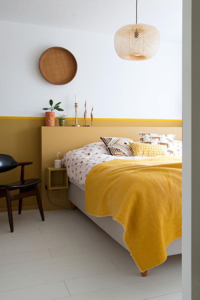 Mur blanc et jaune chambre à coucher