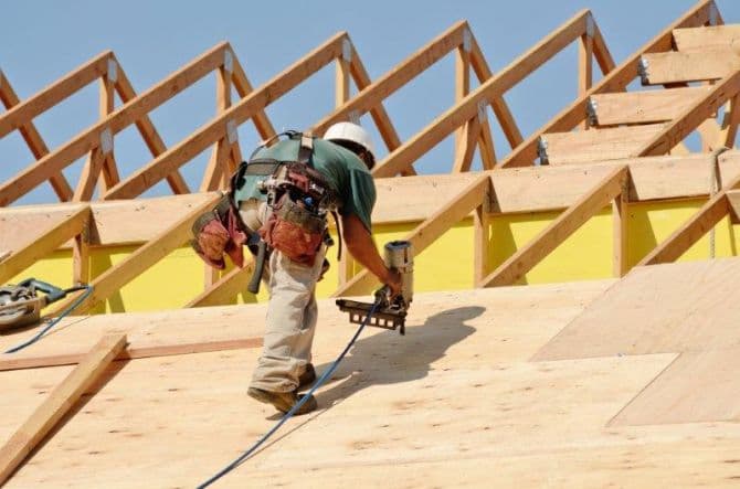 Ouvrier entrepreneur rénovation toiture