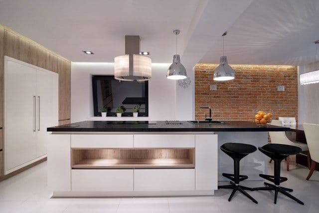Modern kitchen with wood and brick_cuisine moderne avec bois et brique