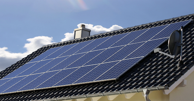 toit panneaux solaires_La toiture écologique : l’alliée du climat