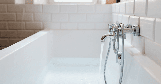 installer la robinetterie de la salle de bain