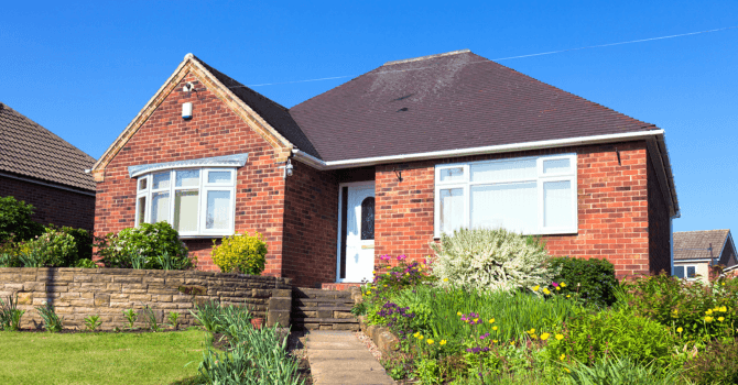 façade extérieure avec de la brique rouge