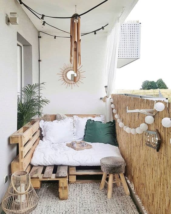 Vacances à la maison sur le balcon