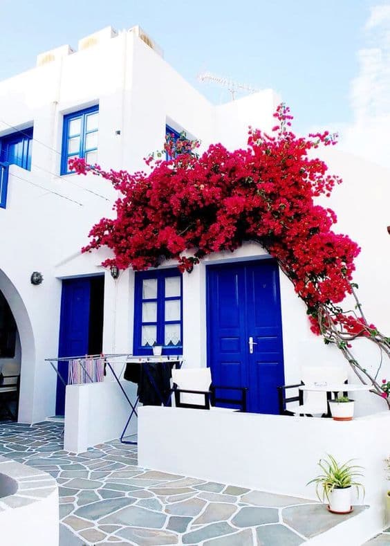 Revêtement extérieur blanc avec accents bleu maison iles grecques