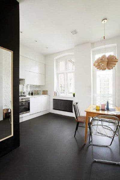 plancher noir mat dans la cusine_Tout savoir sur la peinture pour le plancher