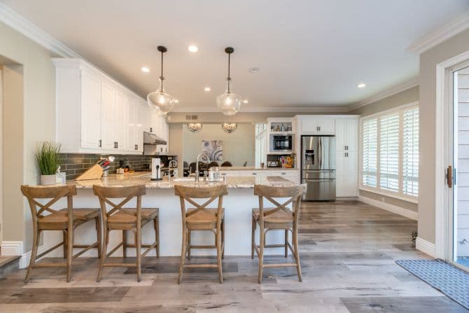 white and tan kitchen_What Are the Standard Dimensions of a Kitchen Countertop?