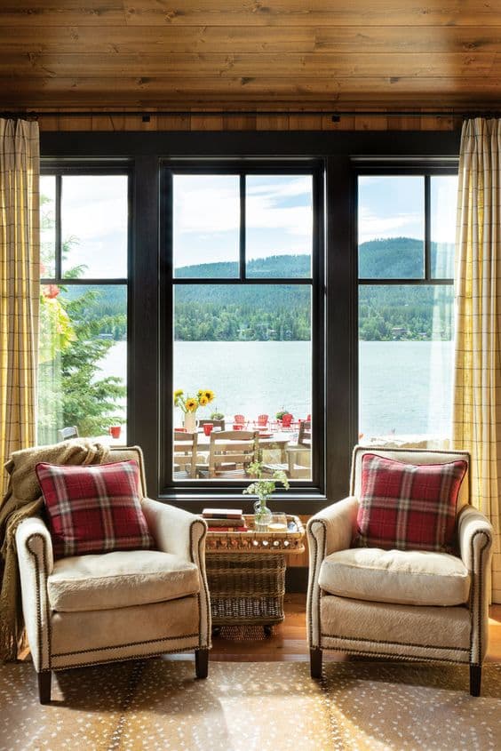 fenêtre avec vue sur la rivière_Inspiration réno : 9 exemples de fenêtres de salons