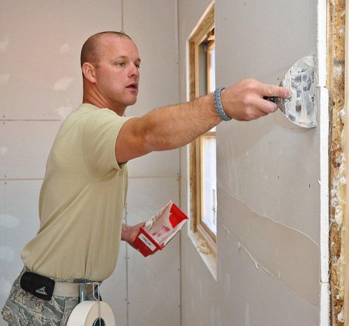 Tirer joints_applying drywall compound