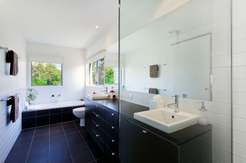 Salle de bain blanche et noire_modern black and white bathroom